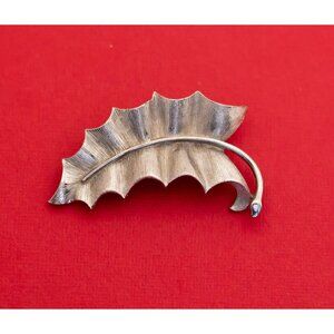 Vintage Silver Tone Leaf Brooch - F25